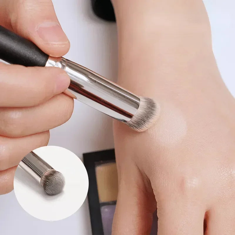 Flawless Foundation and Concealer Brush